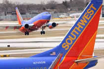 Hai máy bay Mỹ suýt lao vào nhau trên đường băng 