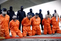 Phiến quân IS tung video xử 8 gián điệp đầu năm 2015