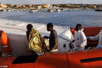 Kinh hoàng thuyền lật ở Địa Trung Hải, hơn 300 người chết