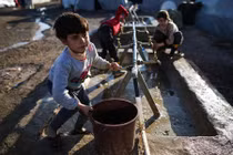 Rớt nước mắt cảnh ngộ các em nhỏ thời chiến