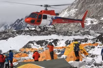 Chùm ảnh cứu hộ trên núi Everest sau động đất Nepal