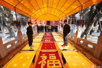 Con đường trải vàng miếng độc nhất dịp Tết 2015