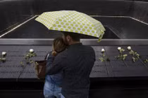 Ảnh người Mỹ tưởng niệm nạn nhân vụ khủng bố 11/9