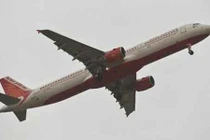 Phi công Ấn Độ đánh lộn trong buồng lái