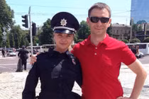 Những nữ cảnh sát tuần tra xinh như hoa ở Kiev