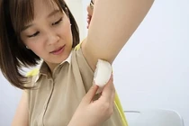 Độc lạ Nhật Bản, cơm nắm bằng nách đượm mùi giá chát 