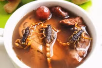 Hãi hùng món ăn từ bò cạp, không phải ai cũng dám thử