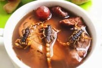 Hãi hùng món ăn từ bò cạp, không phải ai cũng dám thử