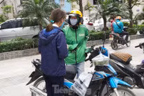 Grab dừng giao đồ ăn tại Đà Nẵng, sao vẫn hoạt động ở Hà Nội, TP.HCM?