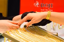 Giá vàng hôm nay 23/9: Tiếp tục đà giảm giá 