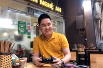 Thực hư câu chuyện dùng flycam phục vụ quán ăn tại Hà Nội