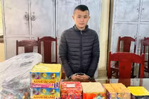 Dùng mạng xã hội mua 20 kg pháo nổ mang về bán Tết