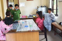 Chồng bị tạm giam, vợ 18 tuổi bế con nhập nhóm 'chơi' ma túy