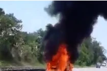 Xe Santafe bất ngờ bốc cháy ngùn ngụt, tài xế bị bỏng nặng