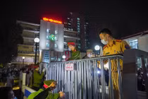 Cận cảnh Bệnh viện Bạch Mai hết thời gian "nội bất xuất ngoại bất nhập"