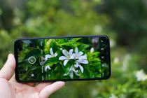 Tận thấy Oppo A92 - mặt lưng chòm sao, màn hình chấm O