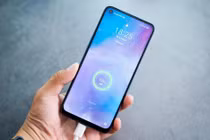 Tại sao các smartphone tầm trung 2020 phải được trang bị sạc nhanh?