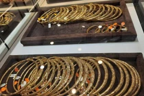 Giá vàng hôm nay 30/12: Bật tăng, chứng khoán Mỹ “đỏ” sàn