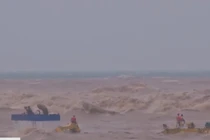 Video: Thót tim cảnh trực thăng cứu thuyền viên tàu Vietship 01