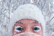 Học sinh tại ngôi làng “siêu lạnh” chỉ nghỉ học khi... mực đóng băng