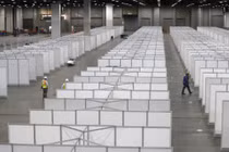 COVID-19 khiến các bệnh viện của Mỹ thiếu thiết bị y tế trầm trọng