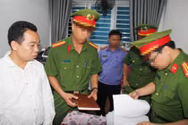 Bắt giam cán bộ Phòng Chính sách dân tộc tỉnh Nghệ An