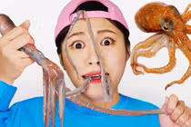 Lại thêm nữ YouTuber thu nhập khủng bị tố làm vlog mất vệ sinh