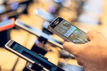 4 smartphone lỗi thời nhưng vẫn "đáng đồng tiền, bát gạo"