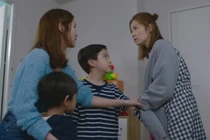 Đến nhà chồng cũ thăm con, người phụ nữ đau đớn khi biết mẹ kế của con là ai