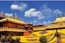 Cung điện và lâu đài cổ cao nhất được làm từ 32 tấn vàng 