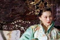 Cung nữ 13 tuổi bật cười khi thấy hoàng đế ngủ gật, một bước đổi đời