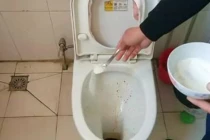 Bỏ nắm muối vào nhà vệ sinh: Tác dụng tuyệt vời lại tiết kiệm