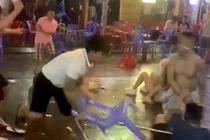 Hỗn chiến kinh hoàng ở phố đi bộ Bùi Viện gây xôn xao cộng đồng mạng