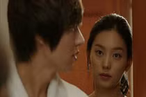 Biết chồng và bồ vào nhà nghỉ vợ cay cú tung đòn thâm hiểm