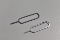 Tranh cãi cây lấy sim của Apple có giá gần 100.000 đồng