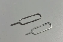 Tranh cãi cây lấy sim của Apple có giá gần 100.000 đồng