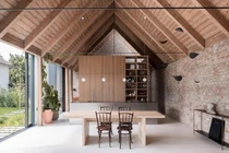 Độc đáo ngôi nhà 3 gian 2 chái yên bình ở vùng quê nước ngoài