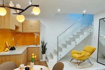 Nhà phố có cửa sổ bốn bề, lấy sáng và gió từ biển vào