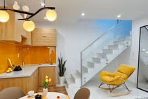 Nhà phố có cửa sổ bốn bề, lấy sáng và gió từ biển vào