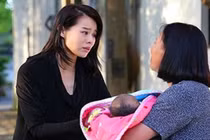 Phát hiện trẻ sơ sinh đặt trước cổng nhà, tôi quyết nhận nuôi 