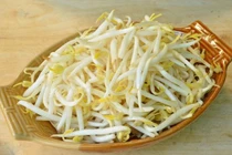 Người tuyệt đối không nên ăn giá đỗ 