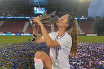 Vẻ đẹp ngọt ngào của nữ tiền đạo Jordyn Huitema