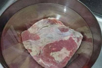 Rã đông thịt không được ngâm nước, đầu bếp dạy "mẹo" giữ dinh dưỡng