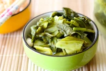 Người được khuyến cáo không ăn dưa muối