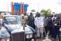 Tài sản “khủng” của đại gia “chơi ngông” cho con bắn tiền tung trời 