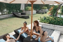 TikToker Lê Bống cùng hội chị em khoe body nóng bỏng khuấy đảo Bali