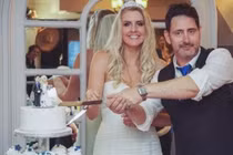 Được cứu mạng nhờ thấy nốt ruồi dưới ngực trong bức ảnh cũ