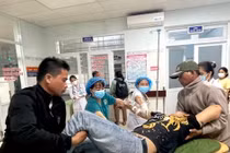 Nữ sinh nguy cơ mù vĩnh viễn do pháo hoa bắn vào mắt