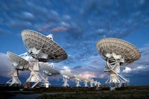 Quan sát lỗ đen, kính viễn vọng bất ngờ bị "dội bom"