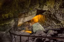 Tìm thấy hàng trăm mảnh xương người trong hang động bí ẩn